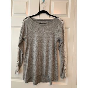 SOFT & SEXY LONG SLEEVED LACE TOP